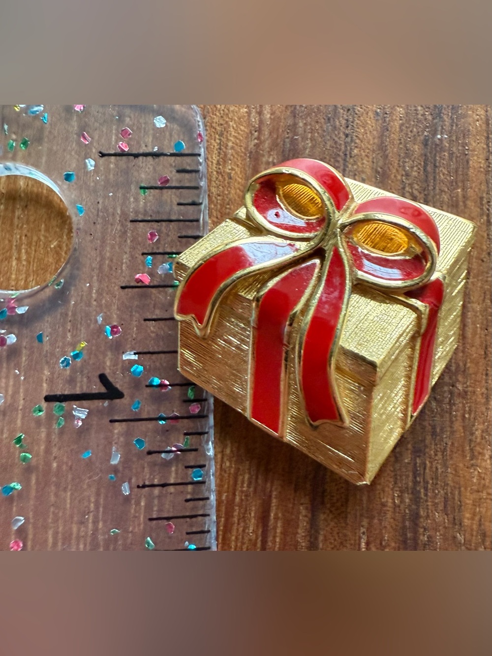 VTG Monet Christmas Gold-tone Gift Box Brooch Red Enamel Ribbon Signed Present